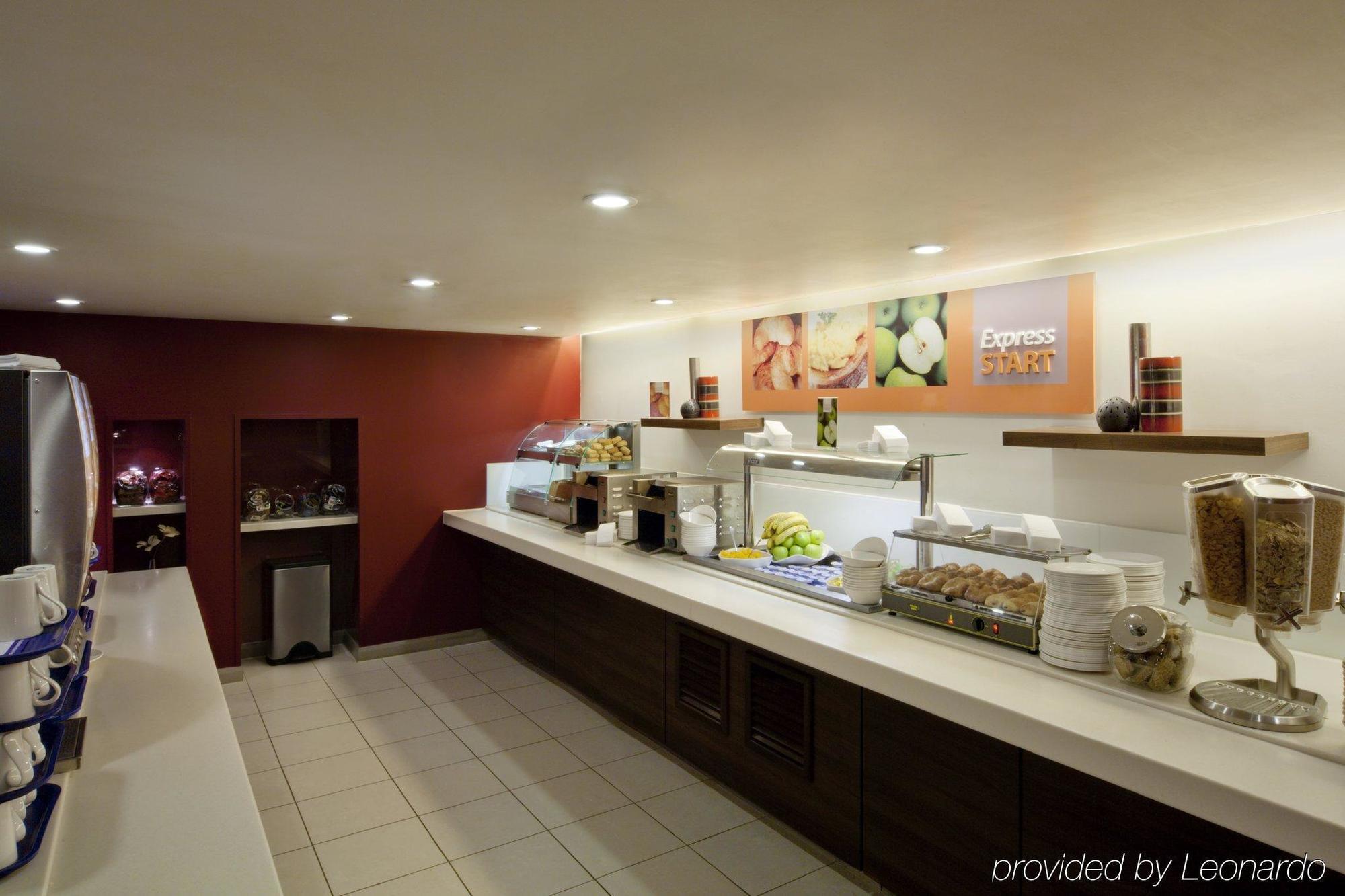 ฮอลิเดย์ อินน์ เอกซ์เพรส ทอนทัน ร้านอาหาร รูปภาพ